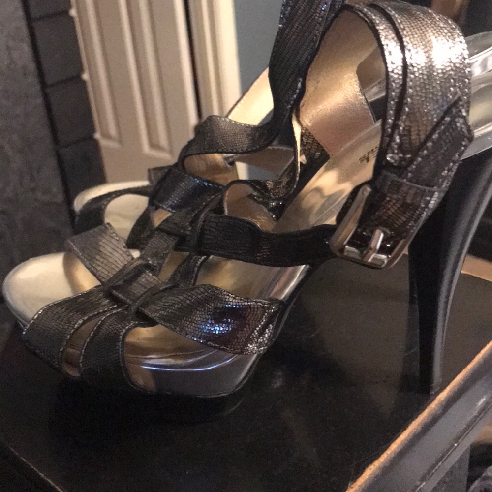 Heels - Picture 3 of 5